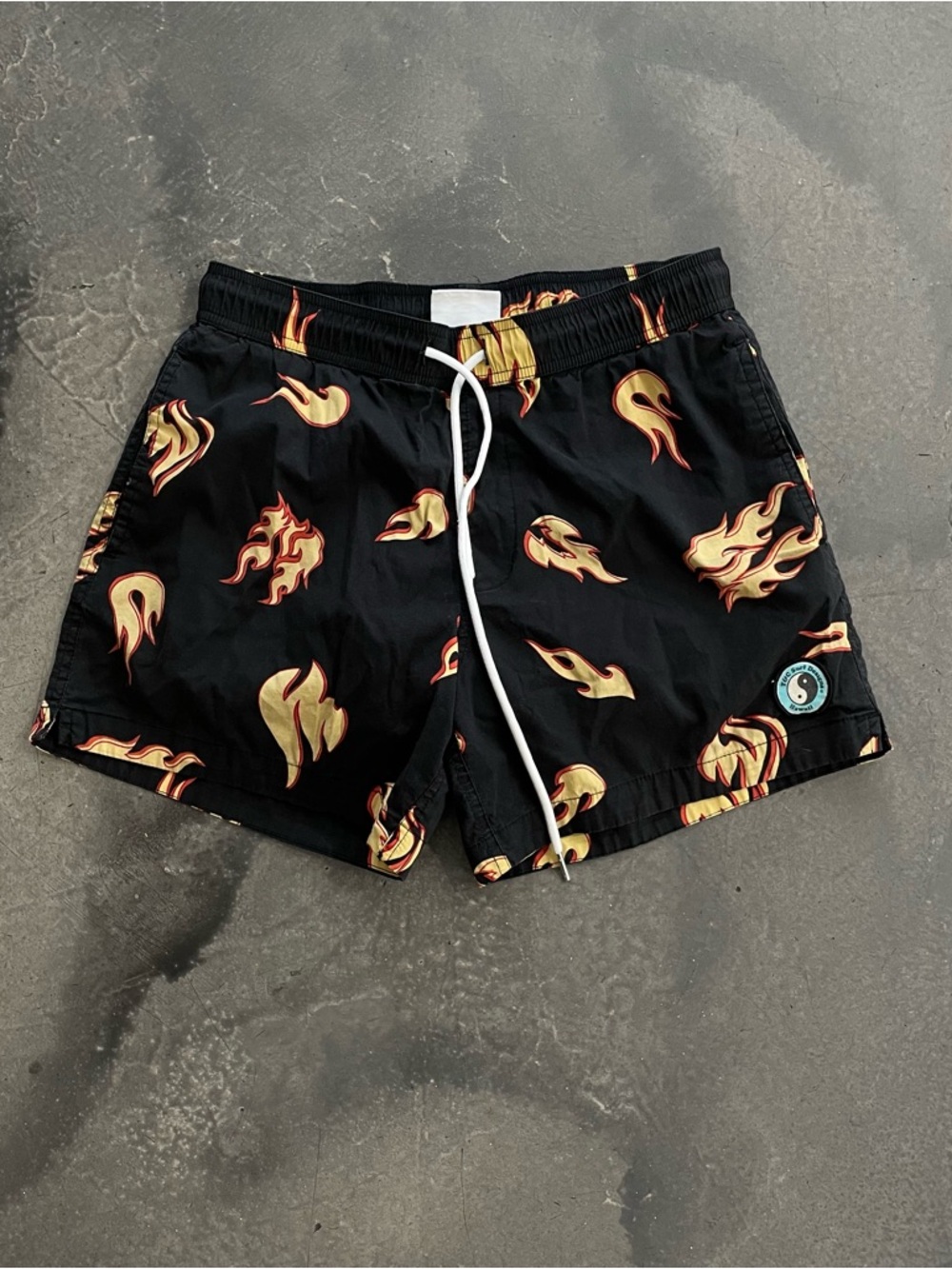 T&C Surf Designs Hawaii Black Flames Swim Trunks Shorts 5” Sz Small